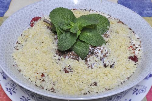 Jak uvařit malinovo jahodový salát s kefírem a mandlemi? Snadné recept, připravený za Do 30 minut